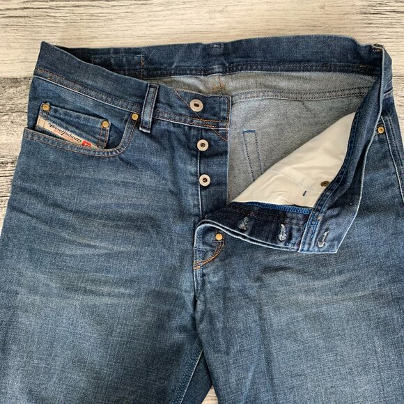 Diesel Jeans Kuratt Relaxed Fit Selvedge Denim Button Fly Jeans - Picture 3 of 15